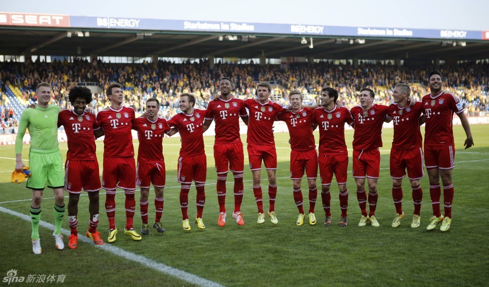 因球迷掷杂物被罚，塞维利亚官方：将对关看台的处罚提起上诉（球迷投掷杂物致看台被关，塞维利亚称将就处罚上诉）