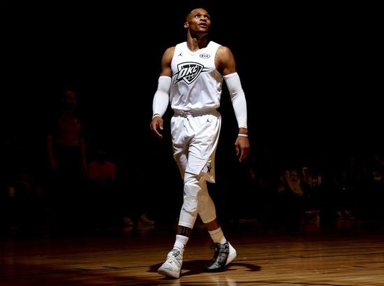 身残志坚！布基纳法索边锋2年前左眼失明，仍坚持职业足球之路（左眼两年前失明仍不言弃，布基纳法索边锋坚守职业足球梦）