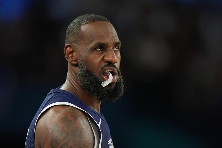 李霄鹏：希望球队能发挥出应有水平，明天奉献一场精彩的比赛（李霄鹏：盼球队打出应有水准，明日献上精彩一战）