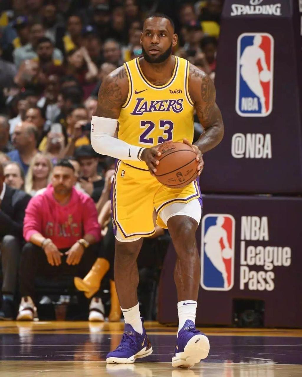 小蜘蛛：如果多进几球，终场阶段本可以踢得不那么惊险（小蜘蛛：若能再进几球，最后时刻就不会这么惊险）