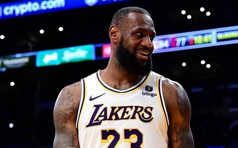 球迷比赛期间骂尤文踢得太烂，斯帕莱蒂回击：你们想怎样？（球迷比赛中怒斥尤文表现糟糕，斯帕莱蒂反问：你们还想怎样？）