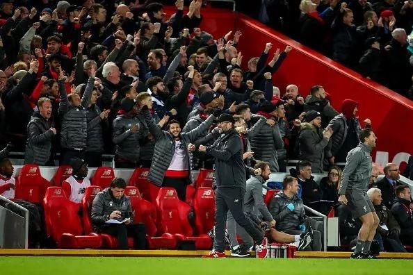 拉菲尼亚的王者归来：巴萨的定海神针与欧冠梦想（拉菲尼亚强势回归：巴萨的中流砥柱与欧冠雄心）