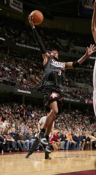 克罗斯：绿茵场上的精准指挥官（克罗斯：中场的精密调度师）