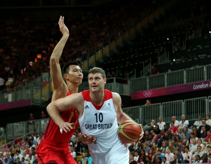 米体：泽林斯基本有望德比首发，但国家队赛后他出现身体问题（米体：泽林斯基预计德比首发，但国家队比赛后出现身体不适）