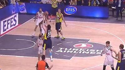 湖人罚球23-36落后马刺，赛季首次少于对手达10次（湖人罚球23比36不及马刺，本季首次比对手少10次）