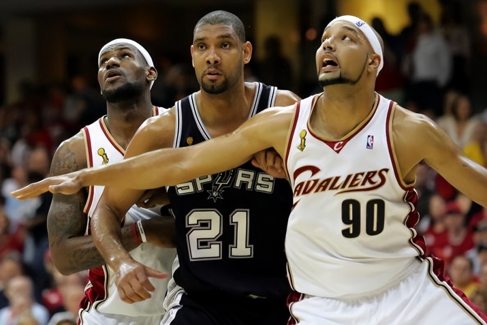 本赛季社媒浏览排名：东契奇第一，库里、詹姆斯分列三四名（本季社媒热度榜：东契奇居首，库里与詹姆斯分列第三、第四）