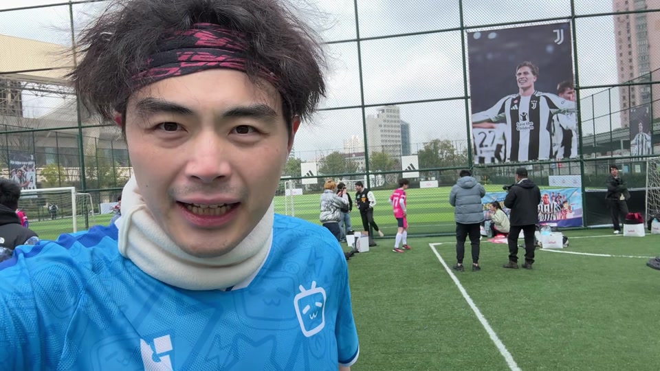 埃奇库姆成76人队史最年轻得分20+助攻5+且0失误球员（埃奇库姆成76人史上最年轻单场20+分5+助攻零失误球员）