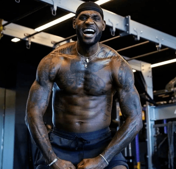 悉尼德比首发：巴巴洛塞斯PK罗里，基斯佩在列（悉尼德比首发出炉：巴巴洛塞斯对决罗里，基斯佩在列）