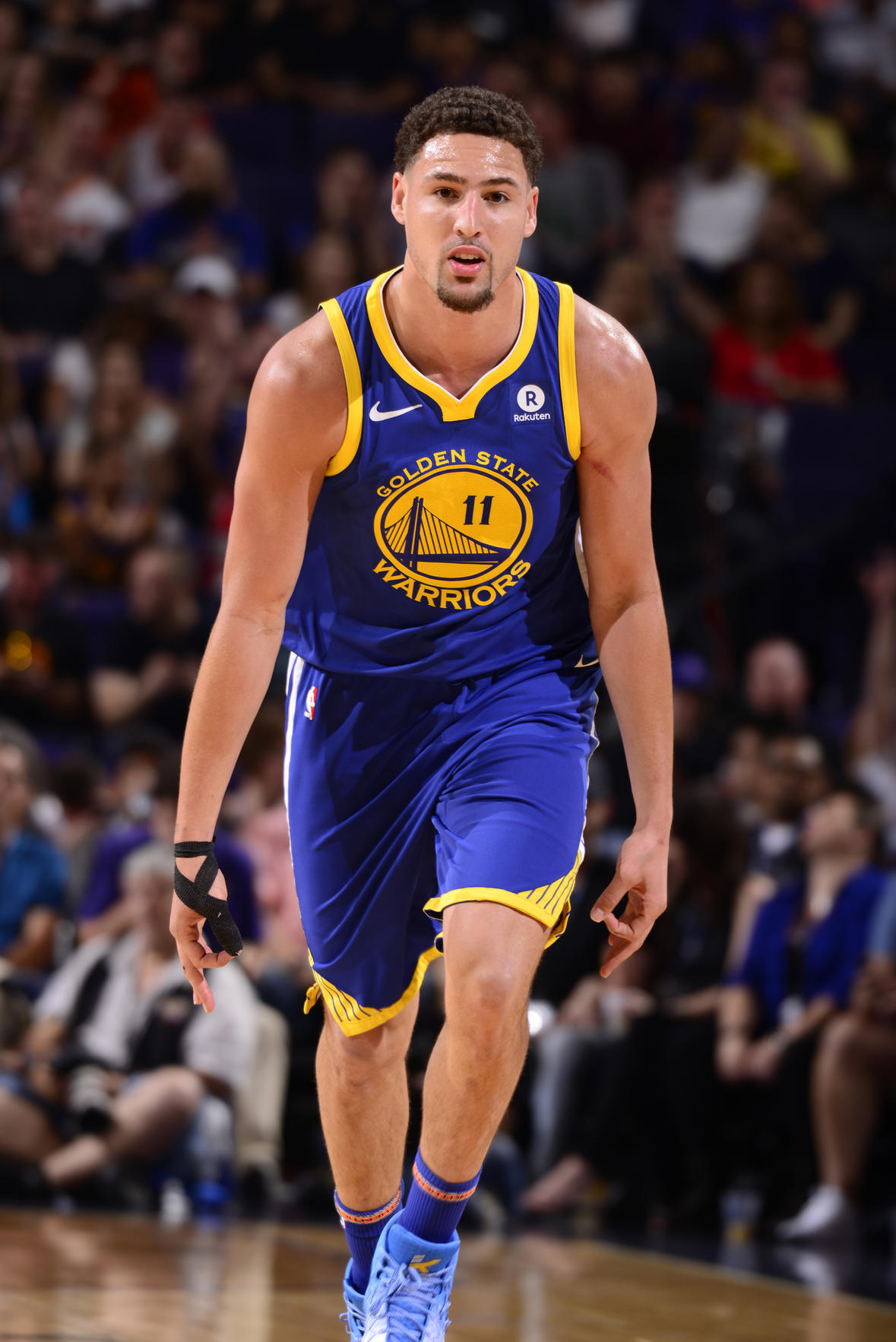 篮球湖人球员社媒晒训练日常（湖人球员在社交平台晒日常训练）